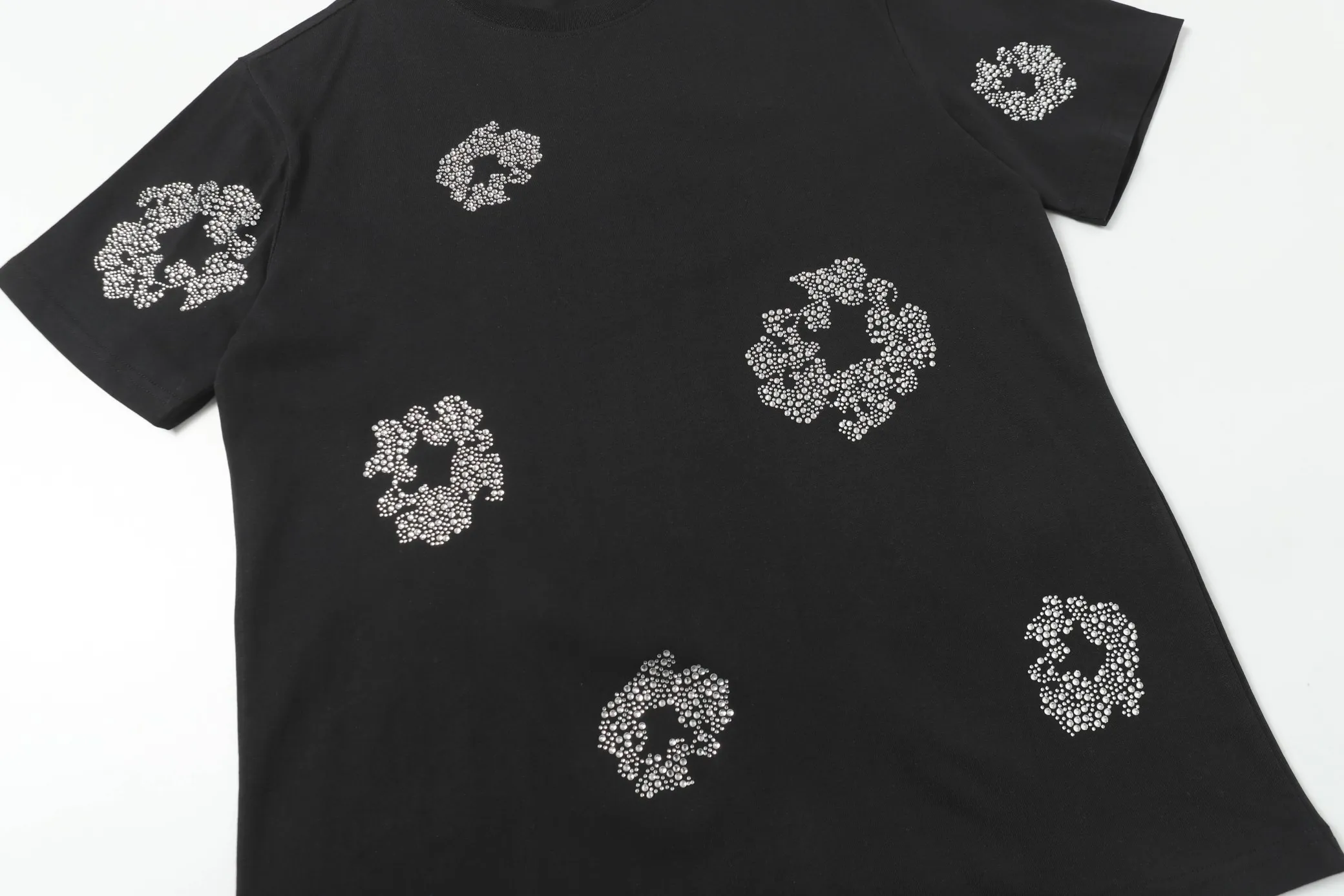 P104 205#DENIM TEARS Kapok European and American trendy brand high-quality crystal hot diamond short-sleeved suit Color: Black Gray Rose Red Size S-XL